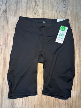 GAIAM Black Mid-Rise Bike Yoga Shorts with Wide Waistband key hiding pocket long